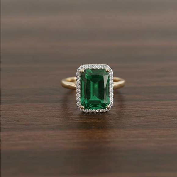 Ring Emerald Green and Gold Ring